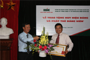 MIC tổ chức Lễ đón nhận huy hiệu Đảng và phát thẻ đảng viên